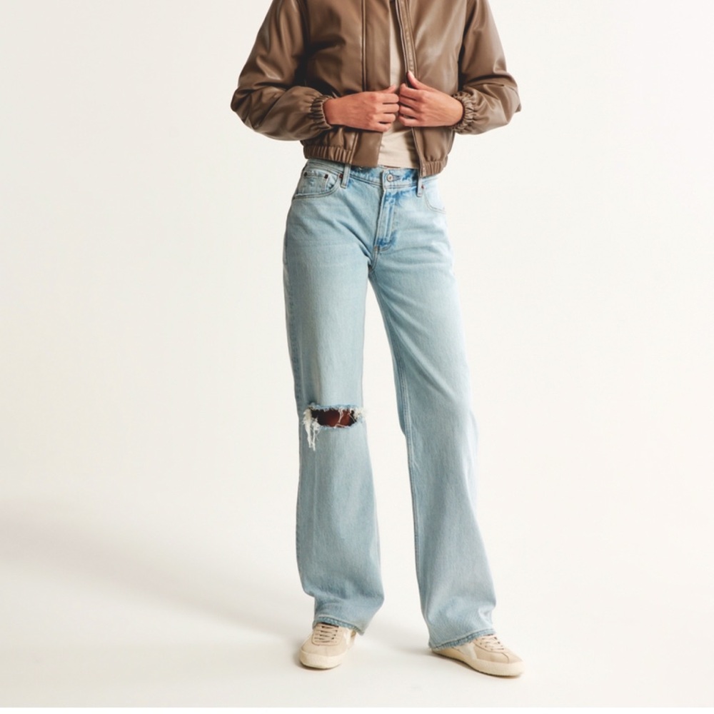 Abercrombie & Fitch The ‘90s Baggy Low Rise Jean Light Destroy Wash Size 26
